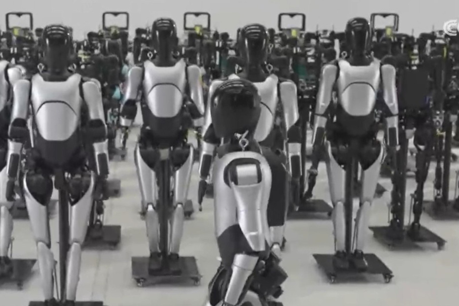 央视报道！揭秘yl7703永利机器人量产超级工厂